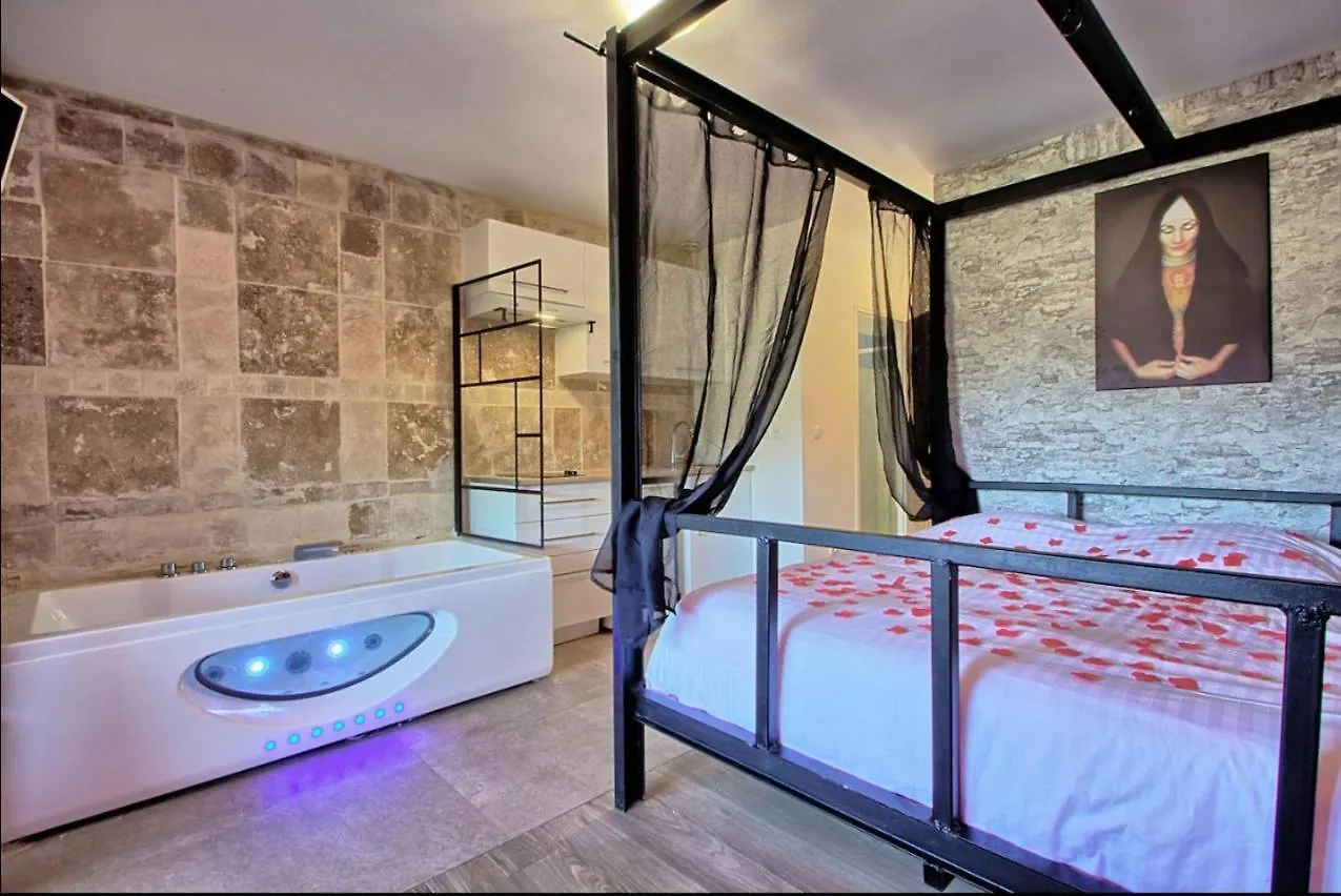 Love Room Avec Spa Et Piscine Vu Panoramique Le Mas Des Faraches Avec Sa Table D Hote Sollies-Toucas 0*,