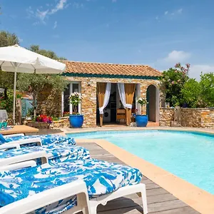 De Caractere Le Camelia, 56m², Dans Propriete Au Calme Avec Piscine By De Louise Et Sacha Solliès-Toucas